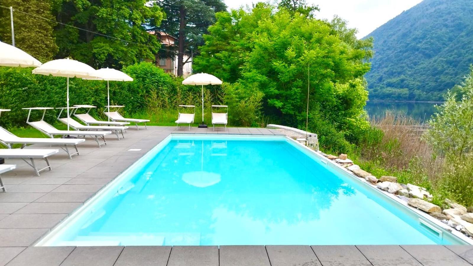 La Villa Del Lago Ghirla Bagian luar foto